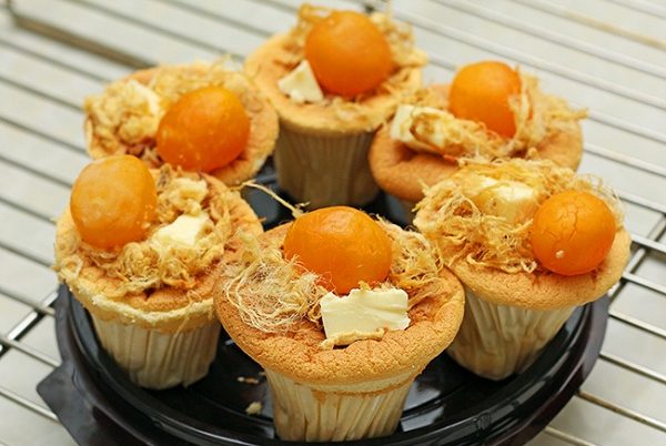 bánh bông lan trứng muối chà bông