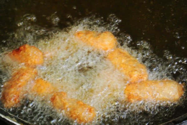 chảo nem chua rán