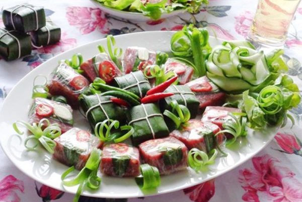 dĩa nem chua xếp gọn