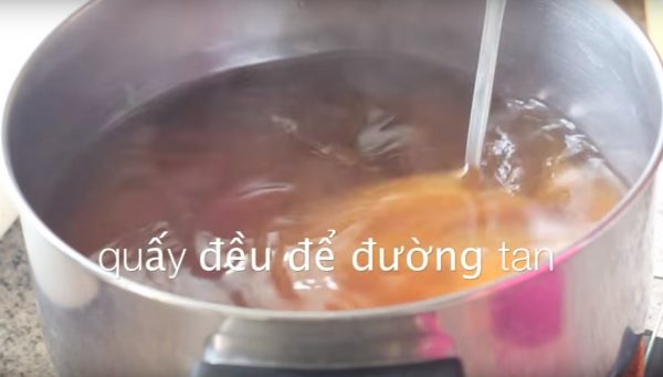 khuấy đều nước đường