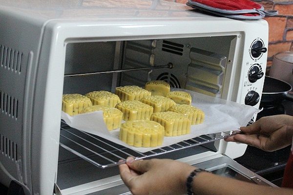 nướng bánh trung thu
