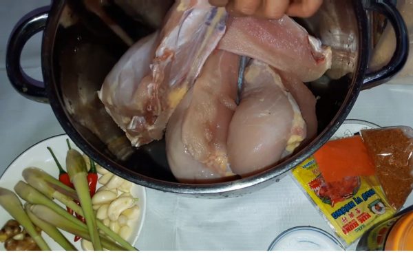 Nguyên liệu cần chuẩn bị để làm gà khô giả bò
