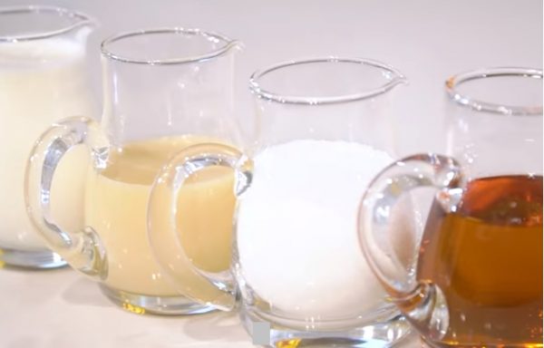 Sữa chua, sữa tươi, sữa đặc là những thành phần cần thiết để làm kem yaourt