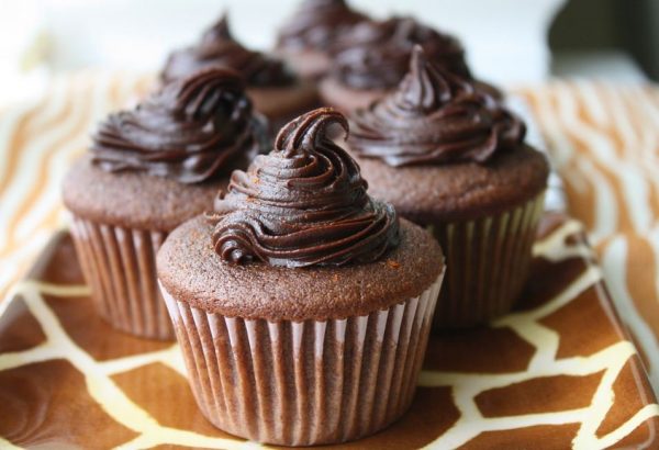 bánh bông lan chocolate