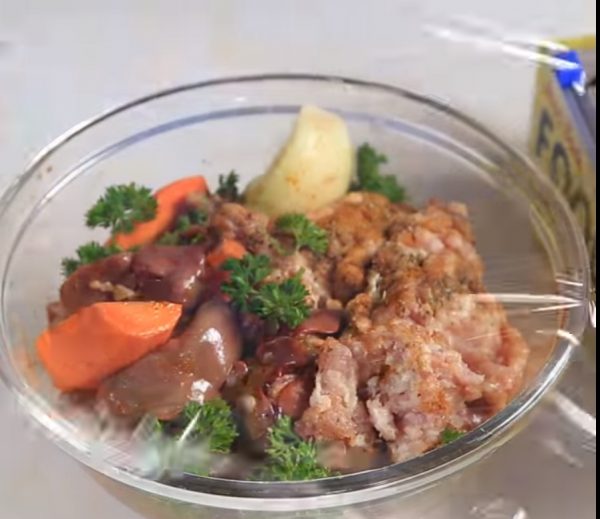 Bọc kín hỗn hợp lại sau khi đã trộn xong