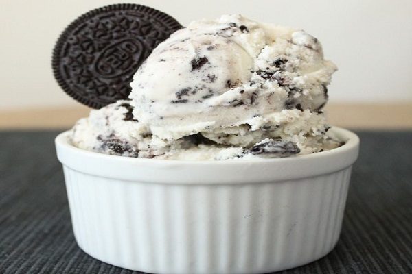 cách làm kem xoài với bánh Oreo