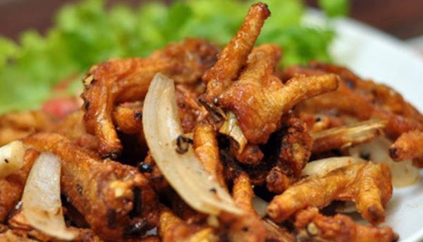 Chân gà chiên mắm tỏi thành phẩm.