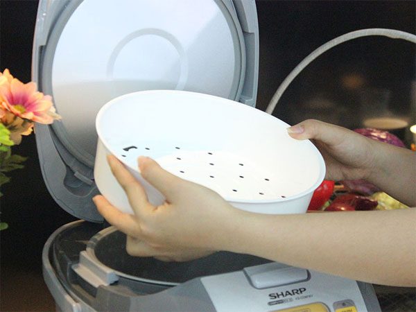 Bạn có thể dùng nồi cơm điện để hấp bánh bao