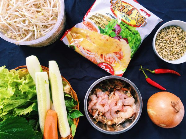 nguyên liệu trước khi làm bánh xèo