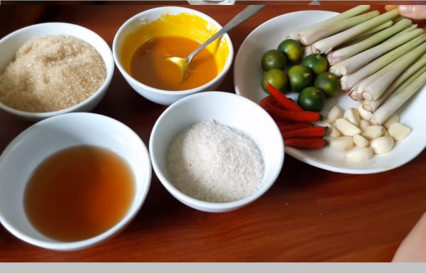 Nguyên liệu làm chân gà ngâm sả ớt