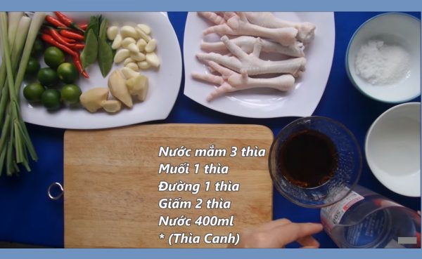 Nguyên liệu làm chân gà ngâm sả tắc