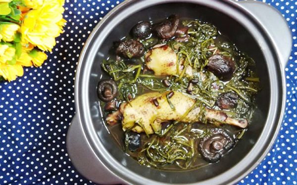 Nồi gà hầm ngải cứu thơm ngon