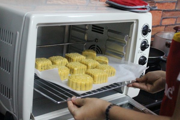 nướng bánh trung thu