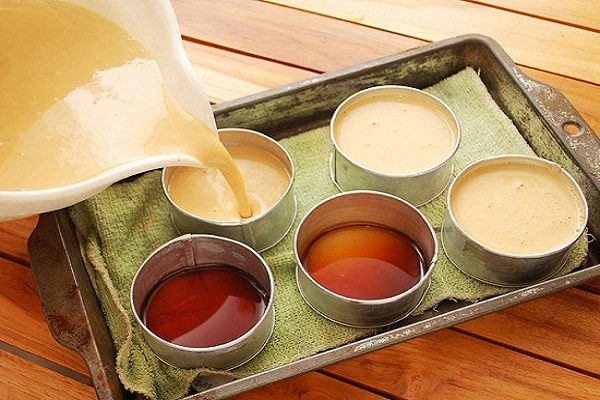 rót hỗn hợp ra khuôn