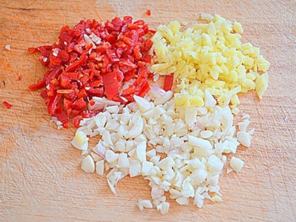 Tỏi, ớt và gừng băm