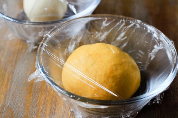 ủ bột làm vỏ bánh