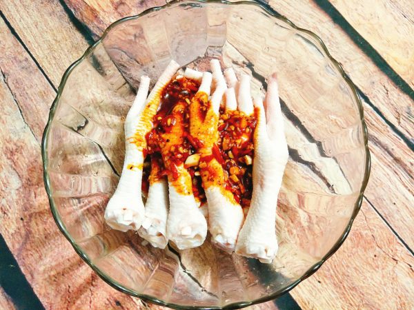 ướp chân gà cùng gia vị