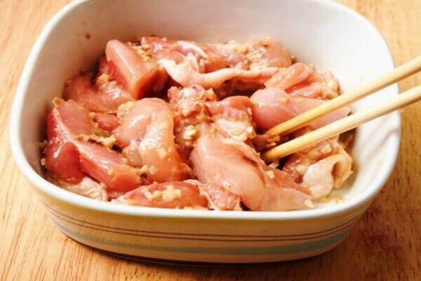 Ướp thịt gà