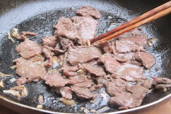 Xào gan và thịt đều với nhau