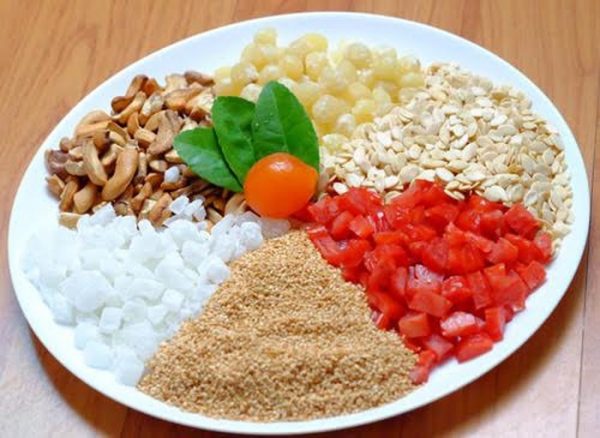 chuẩn bị nguyên liệu làm nhân
