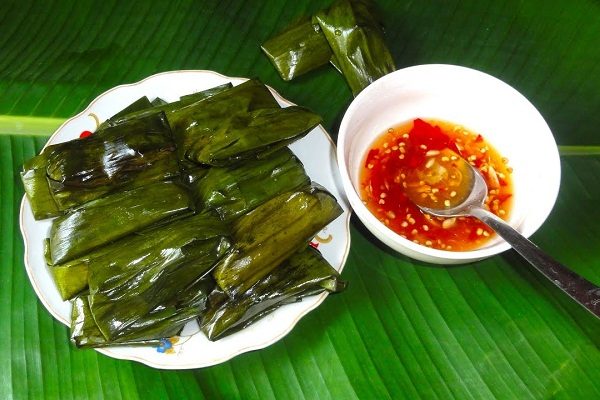 cách làm bánh bột lọc tôm thịt gói lá chuối