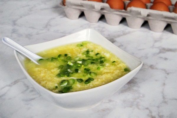 cách nấu súp trứng gà cho bé với bột ngô