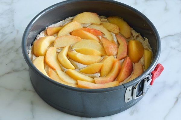 Khay bánh đã xếp nguyên liệu
