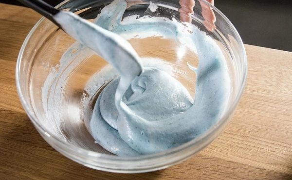 lớp kem màu xanh nhạt