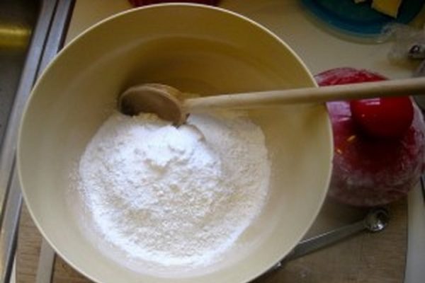 trộn bột bánh kem gato