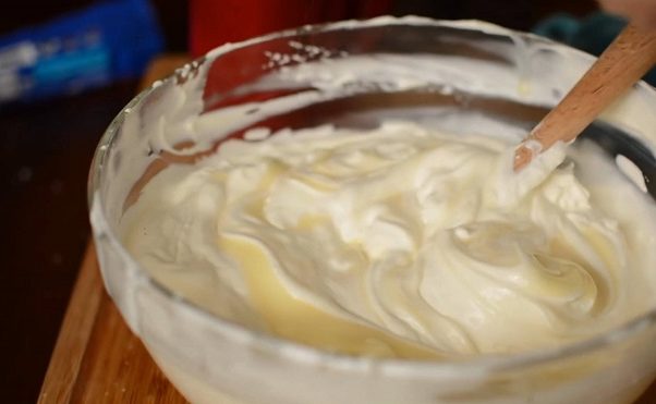 trộn nhân kem bánh