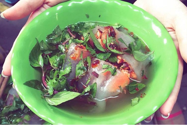 bánh bột lọc chan nước Hà Nội