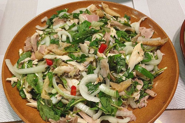 gỏi gà hành tây cà rốt