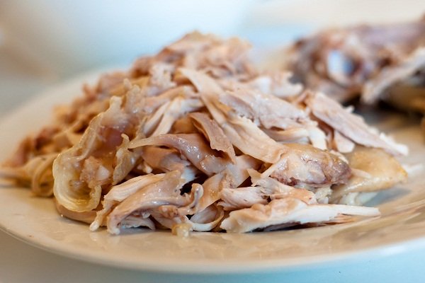thịt gà luộc xé nhỏ