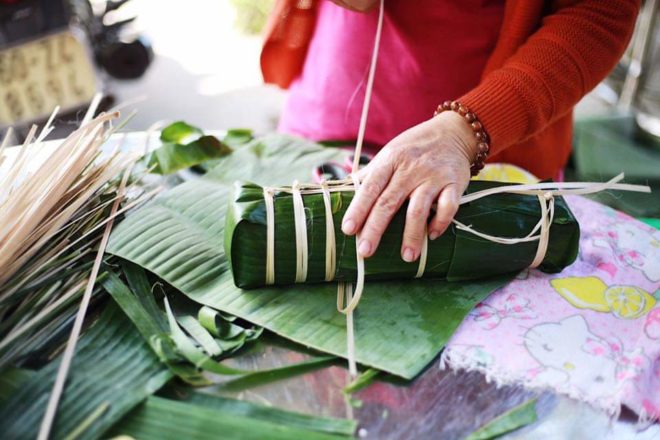 cách làm bánh tét nhân thịt gói bằng lá chuối
