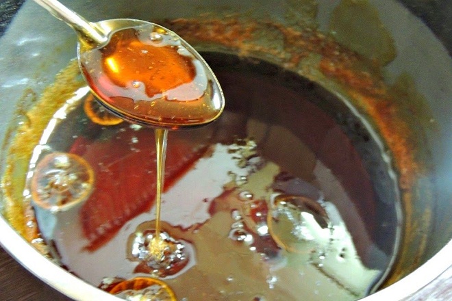 chén nước đường kho thịt