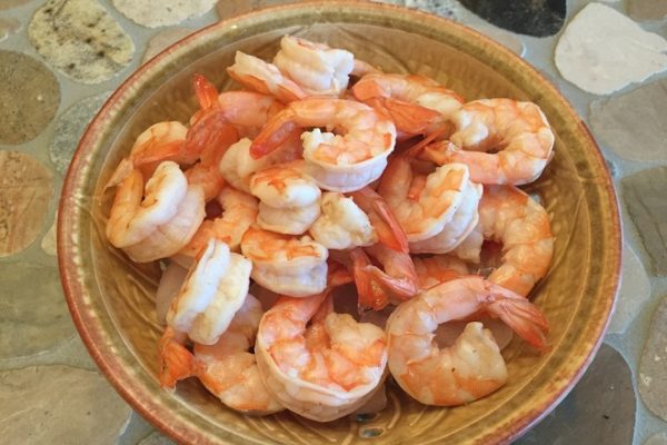 luộc tôm bóc vỏ