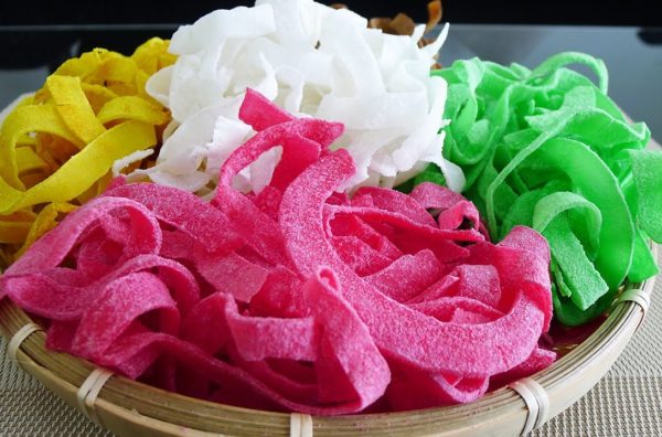 mâm mứt dừa Tết ngũ sắc
