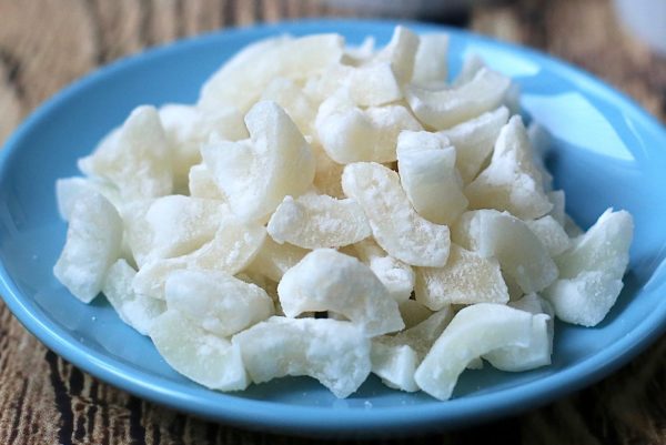 mứt dừa non dạng miếng dày nhỏ