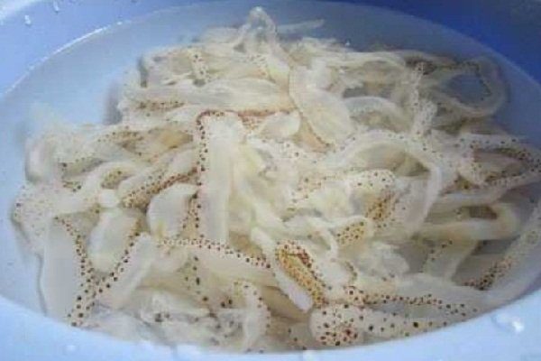 ngâm sứa với phèn khử nhớt