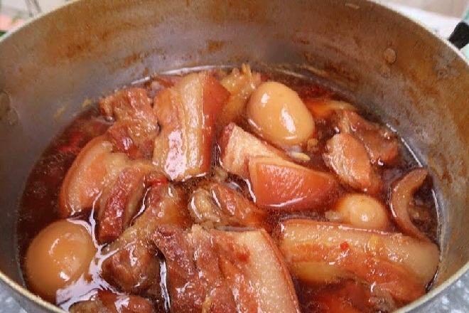 nồi thịt kho tàu mềm ngon