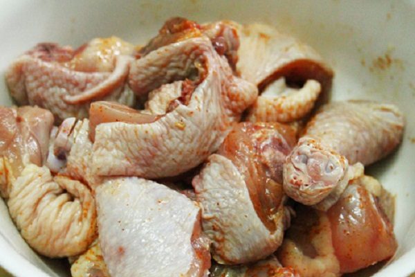 ướp gà nấu thịt đông