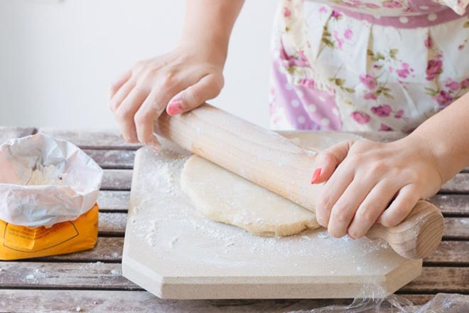 cán mỏng bột làm bánh bao
