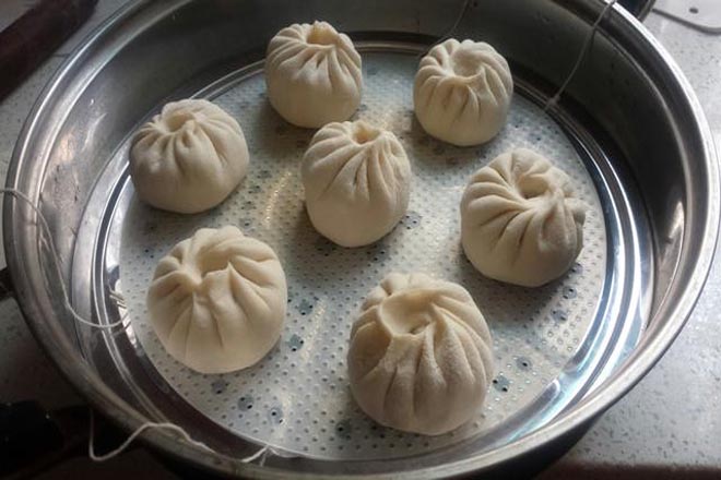 đặt bánh bao vào xửng hấp