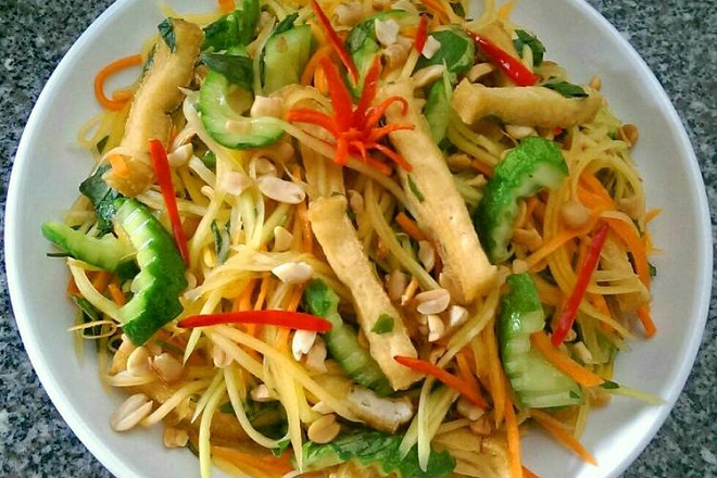 dĩa gỏi đu đủ chay