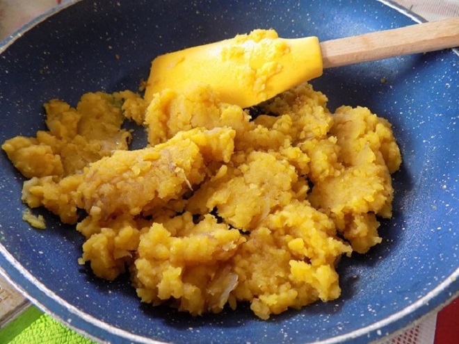 giã nhuyễn nhân đậu xanh
