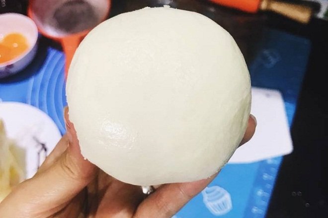 khối bột bánh bao vừa trộn