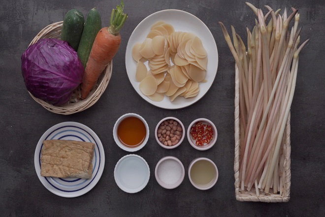 nguyên liệu làm gỏi gà ngó sen