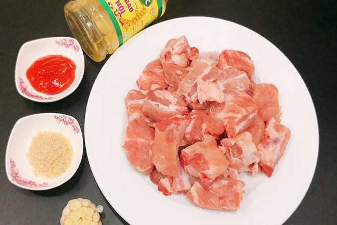 nguyên liệu làm sườn xào chua ngọt tương ớt