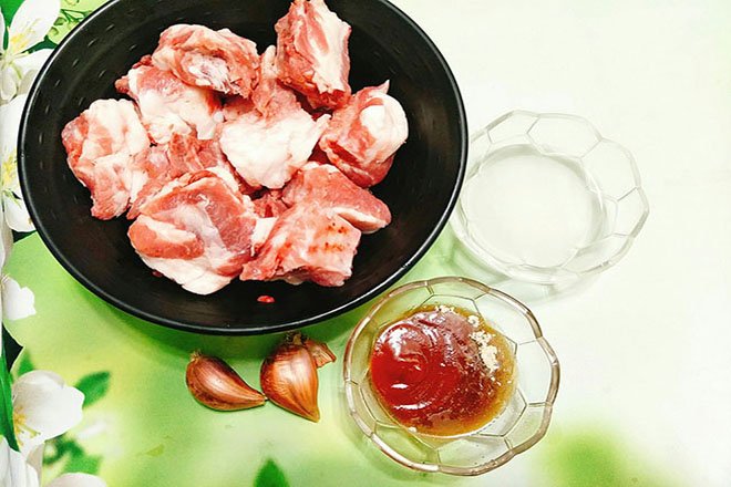 nguyên liệu làm sườn xào chua ngọt