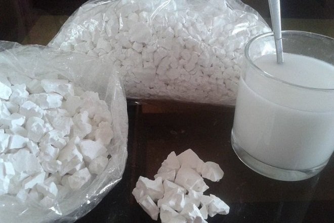 pha bột sắn dây với nước
